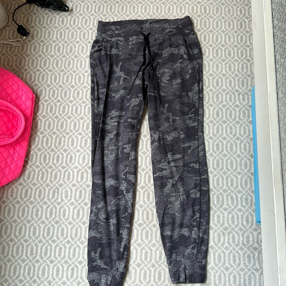 Lululemon gray camo joggers